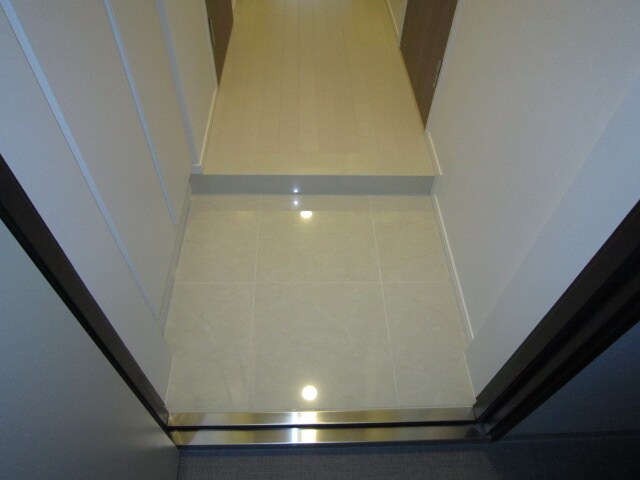 物件内観写真11　(玄関)