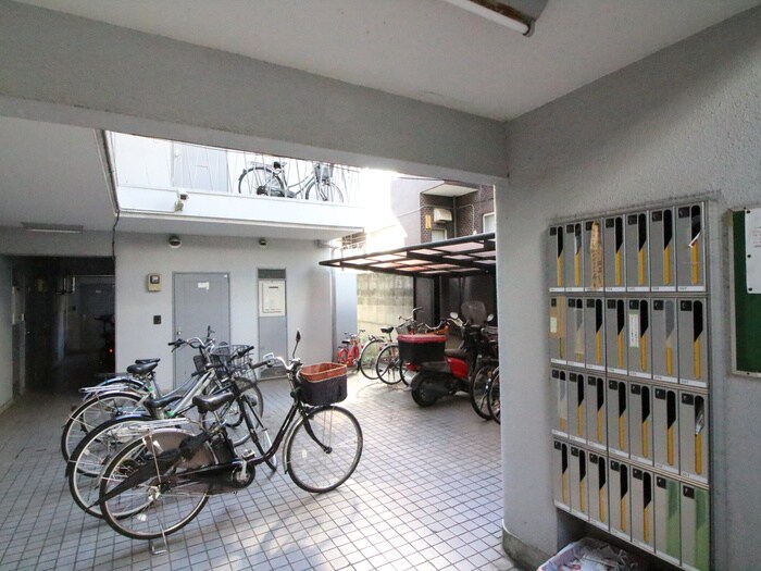 物件外観写真3　(駐輪場)