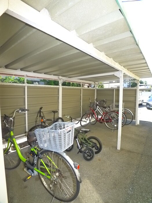 物件外観写真3　(駐輪場)