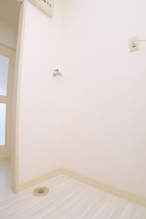 物件内観写真14　(洗濯機置場)