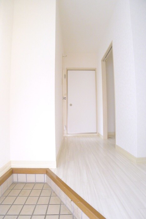 物件内観写真16　(玄関)
