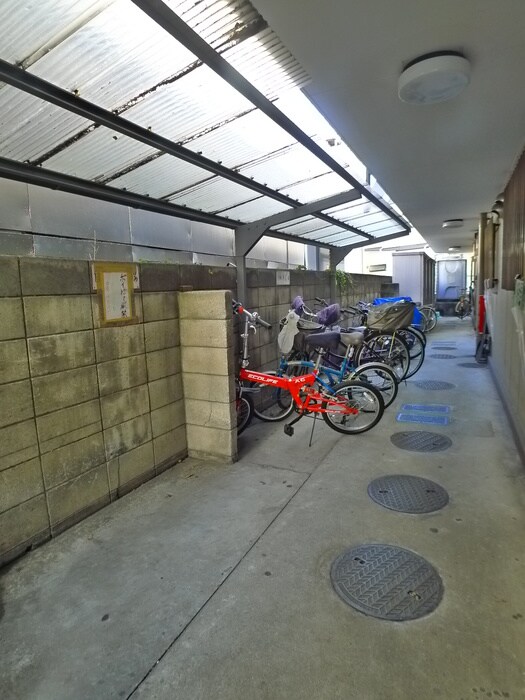 物件外観写真3　(駐輪場)