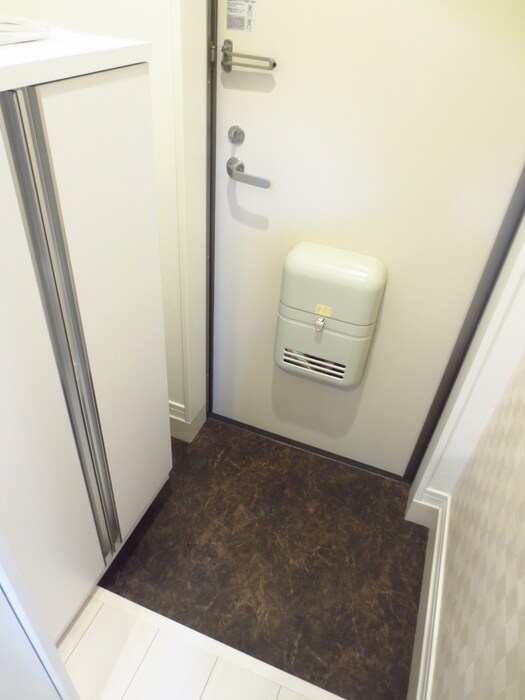 物件内観写真16　(玄関)