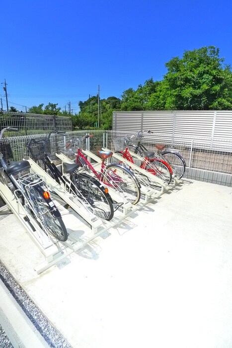 物件外観写真4　(駐輪場)