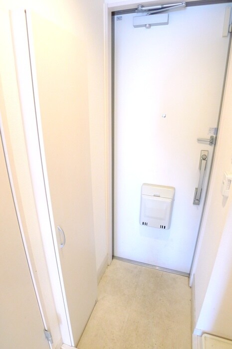 物件内観写真11　(玄関)