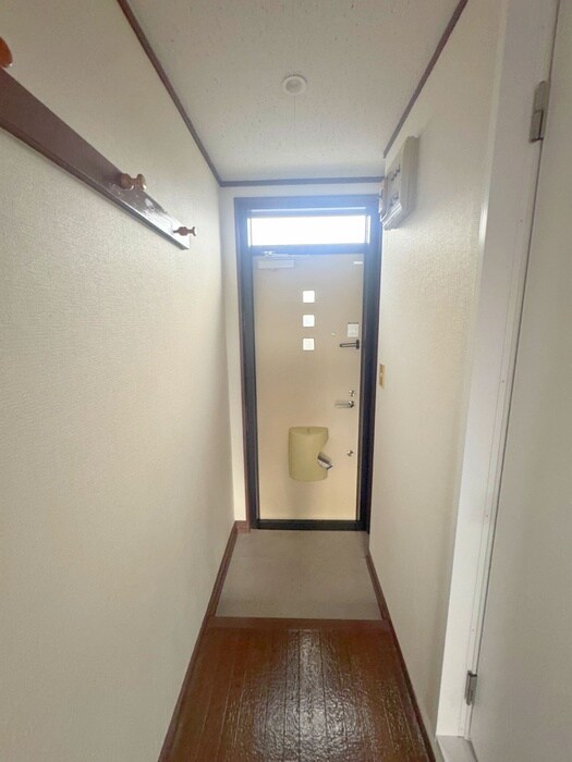 物件内観写真16　(玄関)
