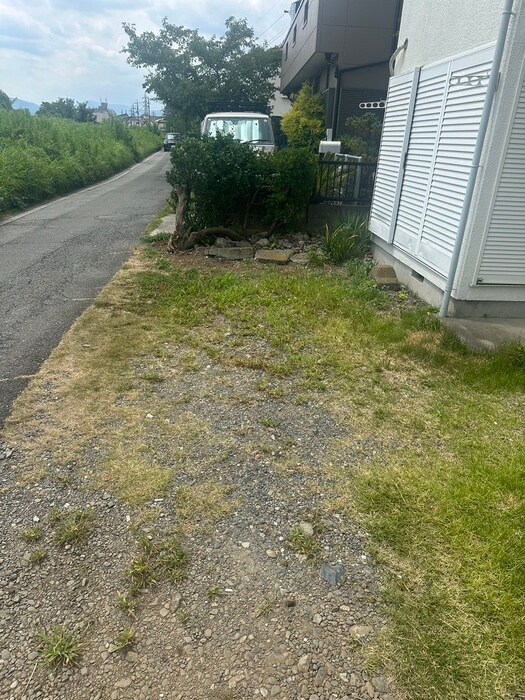 ホワイトルームの駐車場