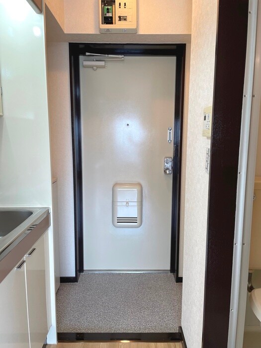 物件内観写真18　(玄関)