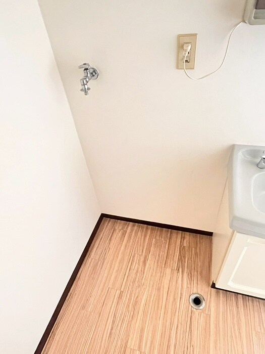 物件内観写真12　(洗濯機置場)