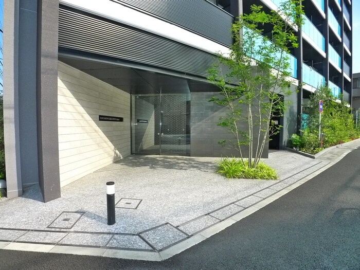 物件外観写真3　(エントランス部分)