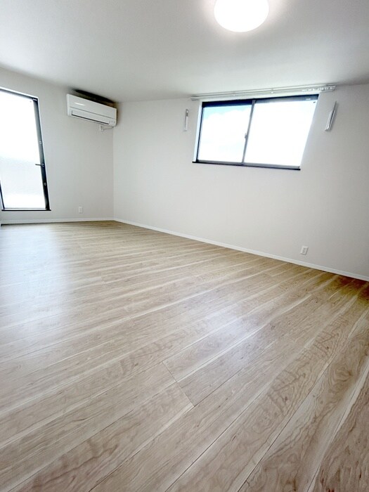 物件内観写真5　(室内からの展望)