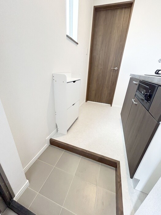 物件内観写真12　(玄関)