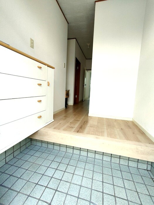 物件内観写真7　(玄関)