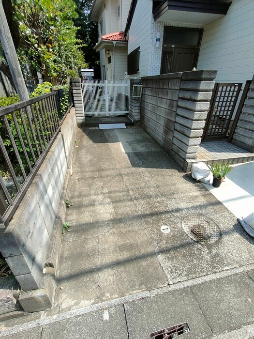 物件外観写真6　(駐車場)