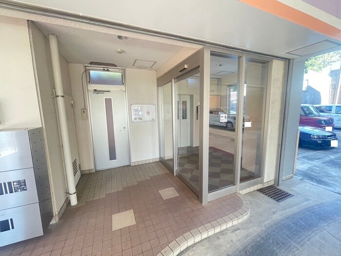 物件外観写真5　(エントランス部分)