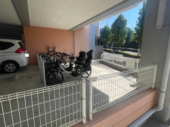 物件外観写真6　(駐輪場)