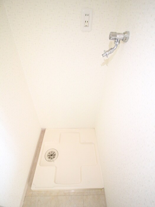 物件内観写真18　(洗濯機置場)