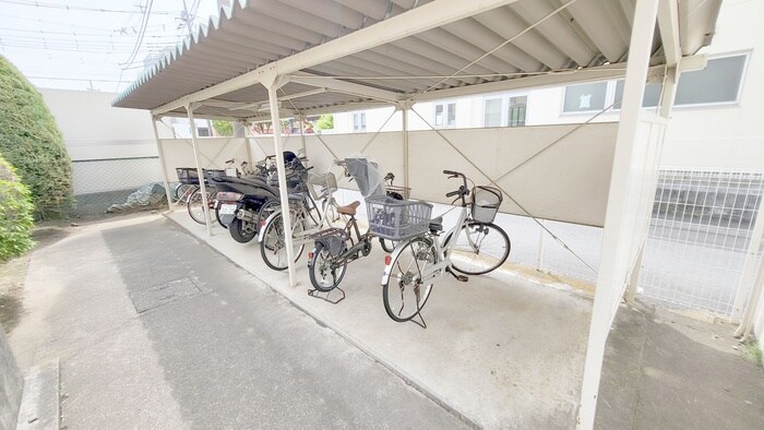 物件外観写真4　(駐輪場)