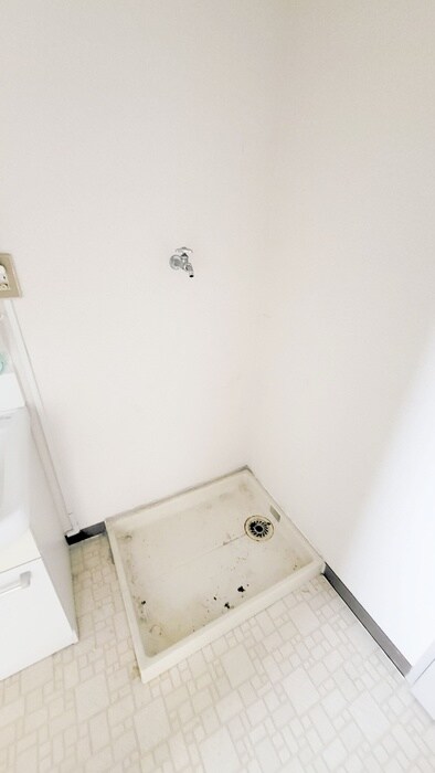 物件内観写真12　(洗濯機置場)