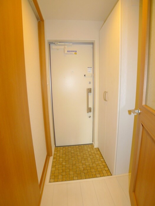 物件内観写真16　(玄関)