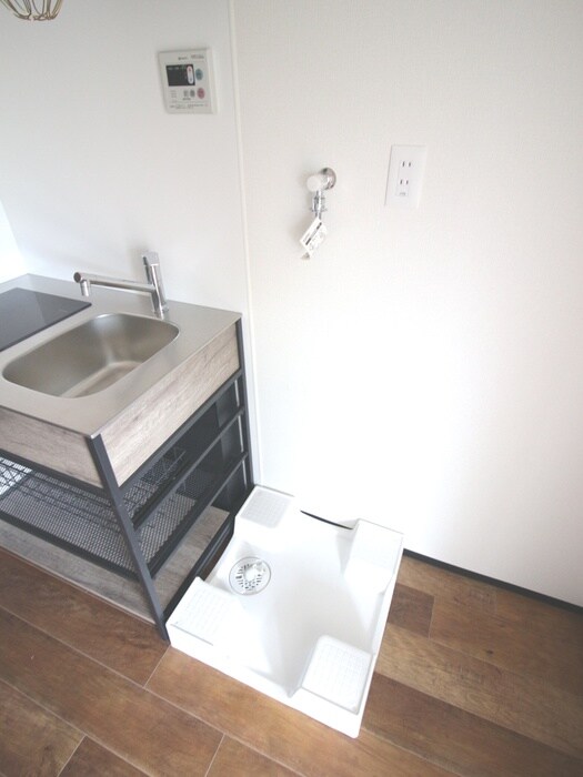 物件内観写真8　(洗濯機置場)