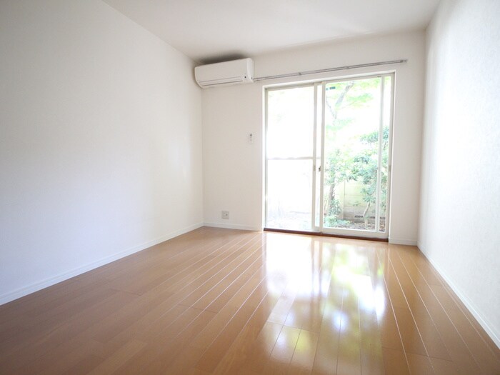 物件内観写真4　(居室)