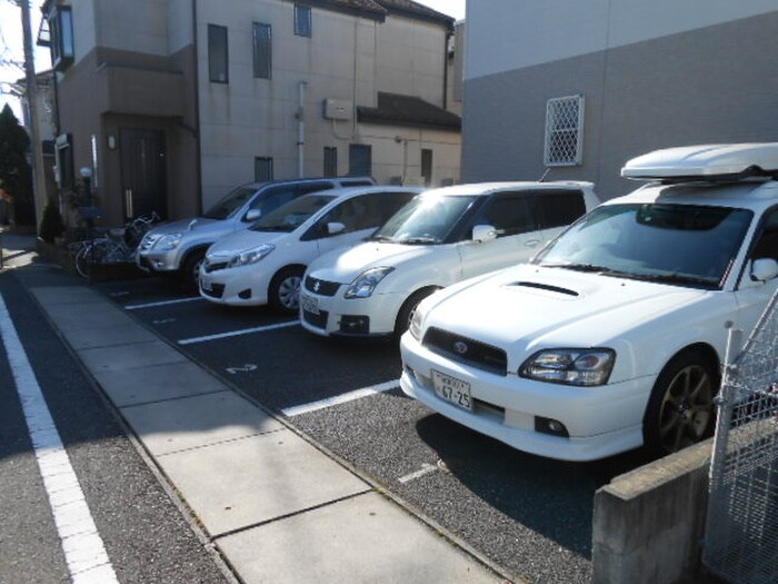 物件外観写真5　(駐車場)