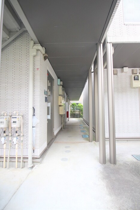 物件外観写真4　(エントランス部分)