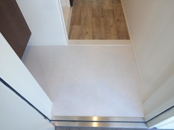 物件内観写真9　(玄関)