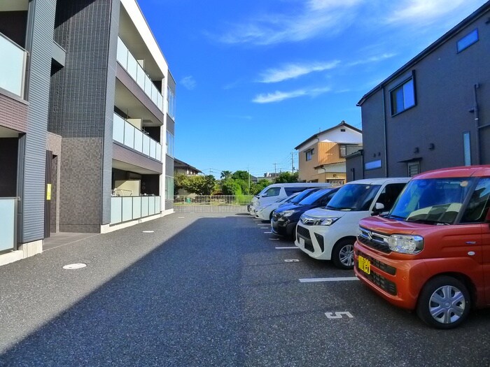 物件外観写真4　(駐車場)