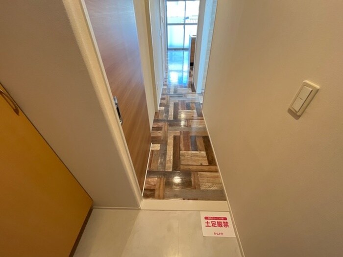 物件内観写真16　(玄関)
