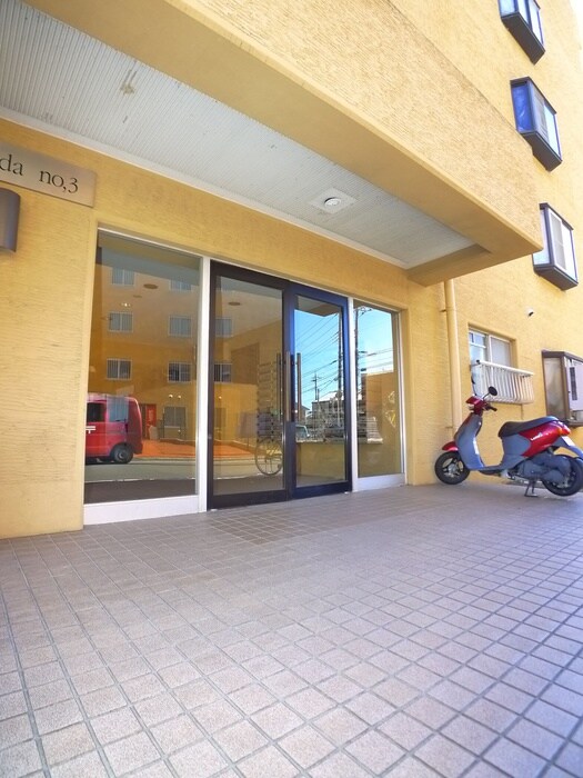 物件外観写真4　(エントランス部分)