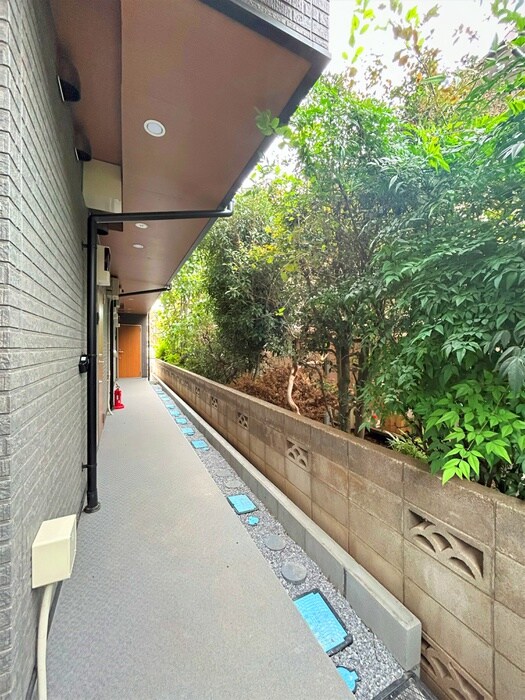 物件外観写真3　(エントランス部分)