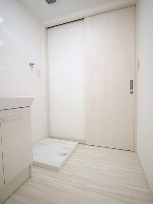 物件内観写真16　(洗濯機置場)