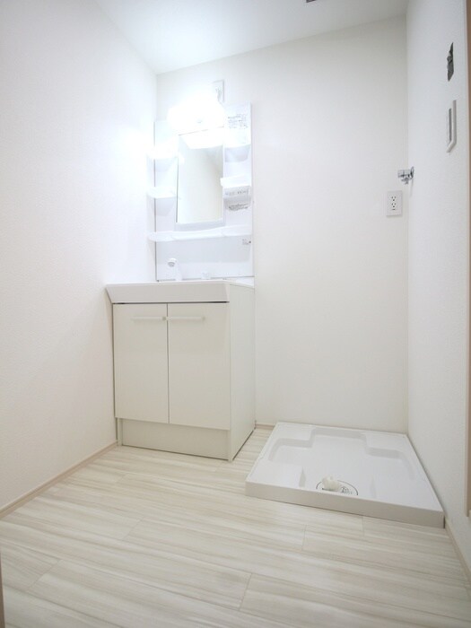 物件内観写真16　(洗濯機置場)