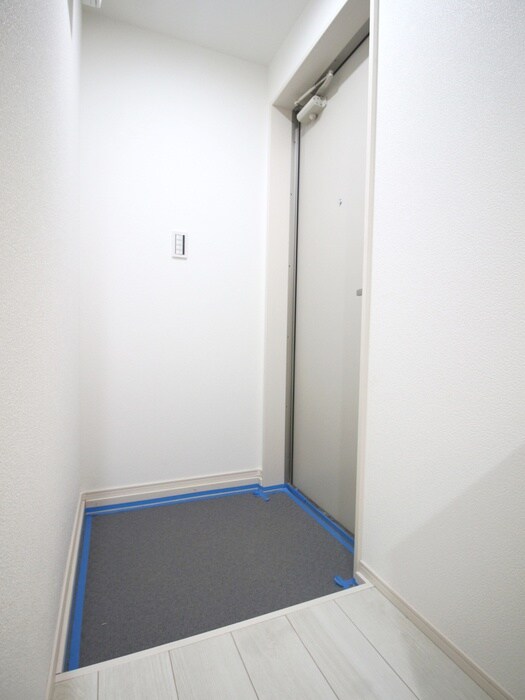 物件内観写真18　(玄関)