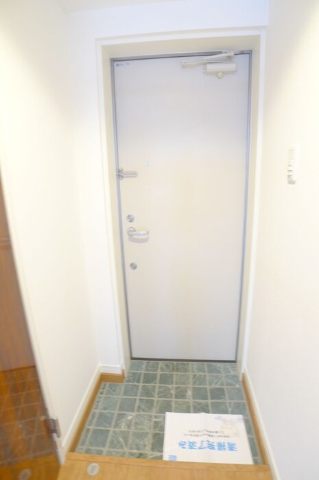 物件内観写真16　(玄関)