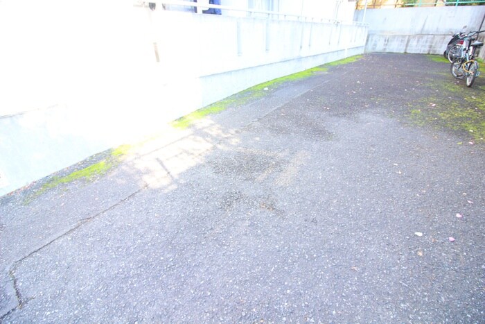 物件外観写真5　(駐車場)