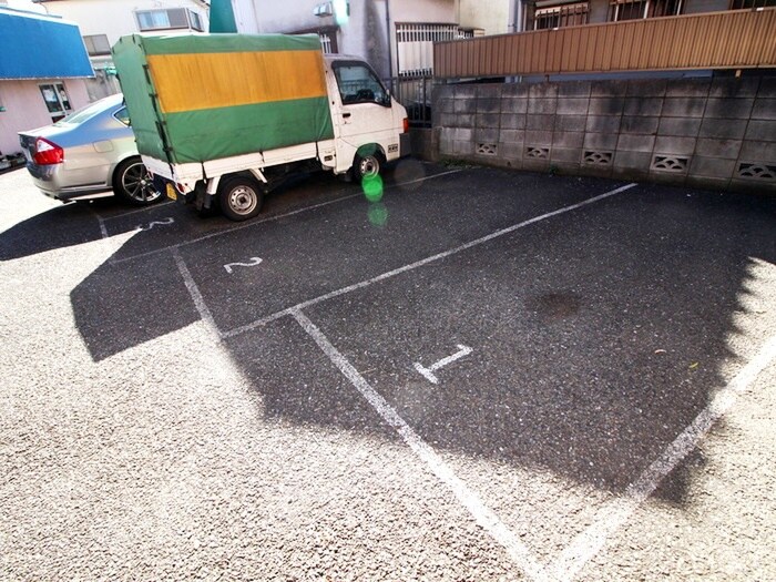 物件外観写真3　(駐車場)