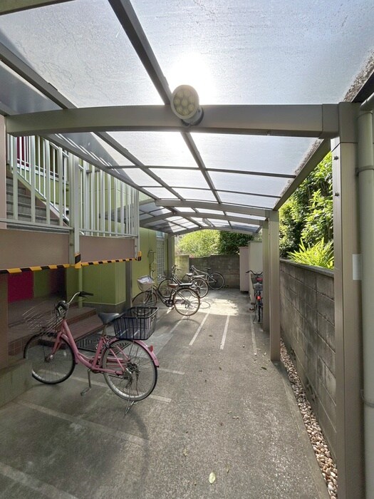 物件外観写真3　(駐輪場)