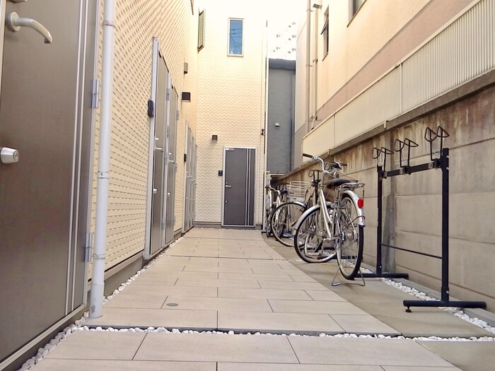 物件外観写真4　(駐輪場)