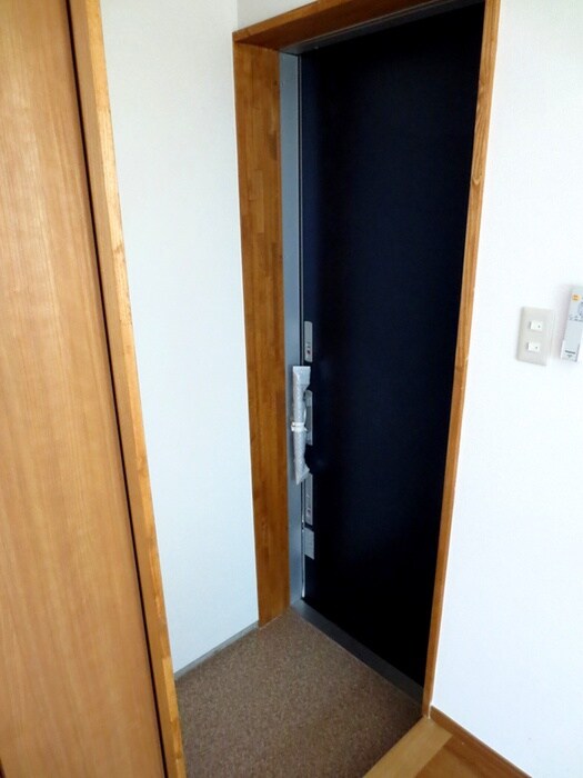 物件内観写真16　(玄関)