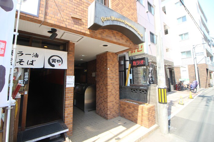 物件外観写真4　(エントランス部分)