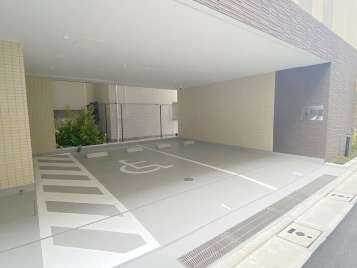 物件外観写真5　(駐車場)