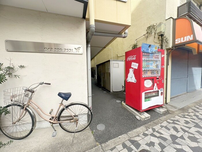 物件外観写真4　(エントランス部分)