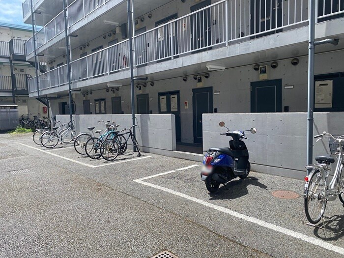 物件外観写真6　(駐輪場)