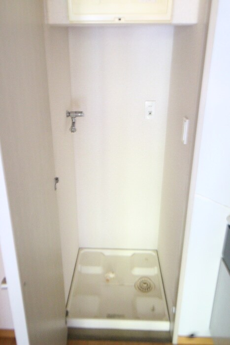 物件内観写真11　(洗濯機置場)