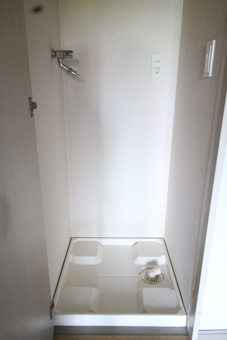 物件内観写真18　(洗濯機置場)