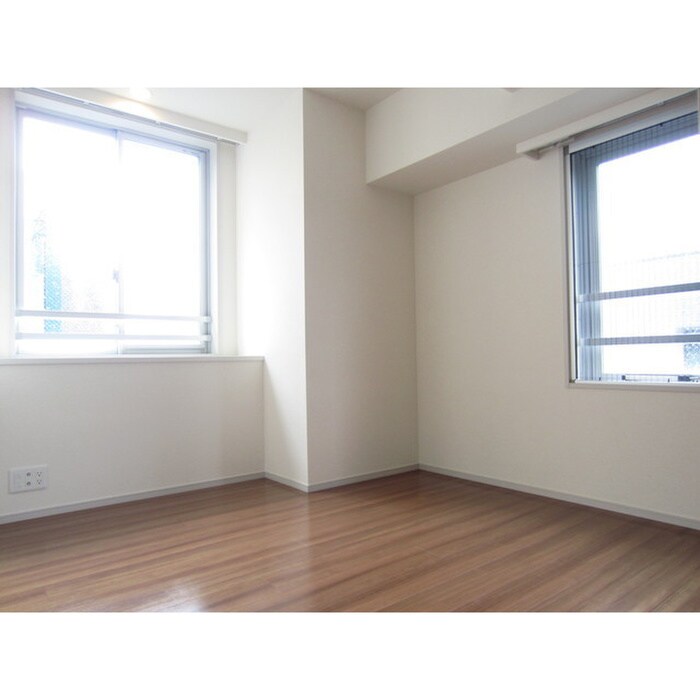 物件内観写真8　(室内からの展望)