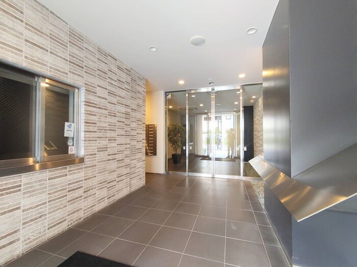 物件外観写真5　(エントランス部分)